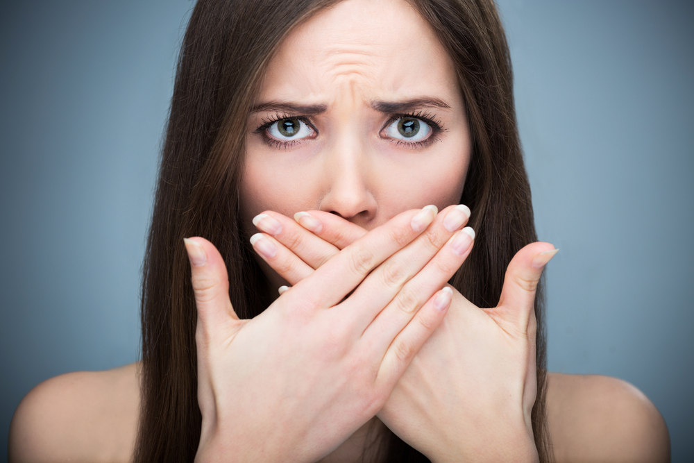 Как самостоятельно узнать, есть ли запах изо рта?