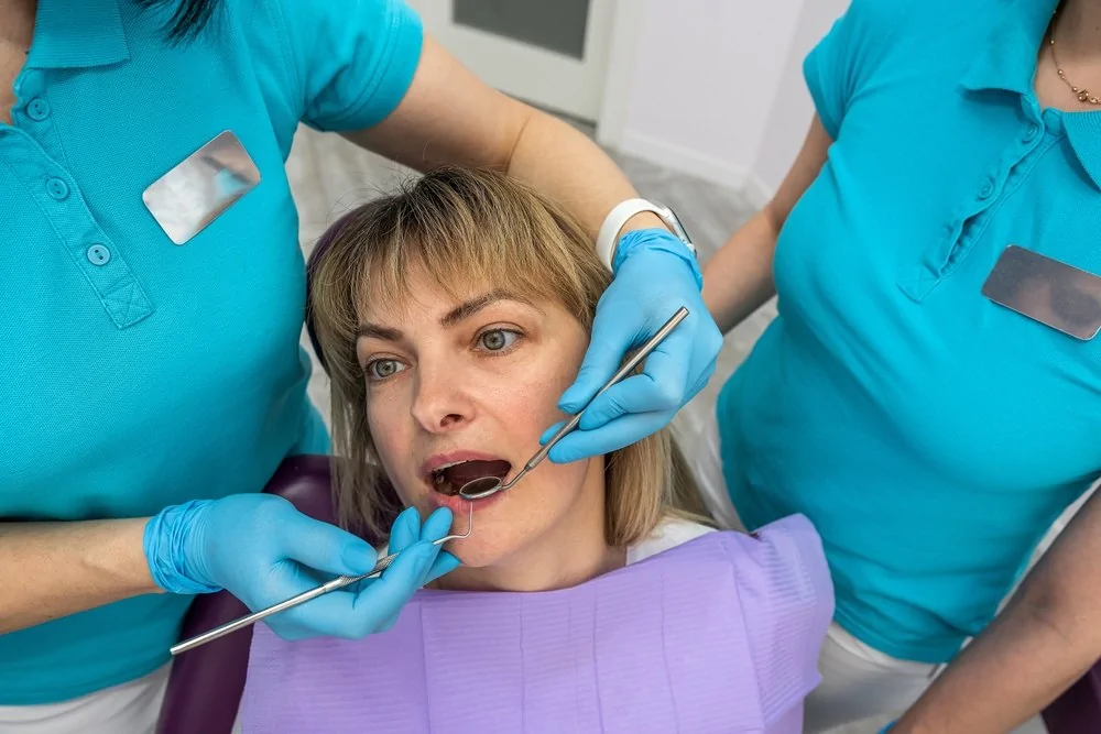 Повышенная чувствительность зубов: причины и методы лечения